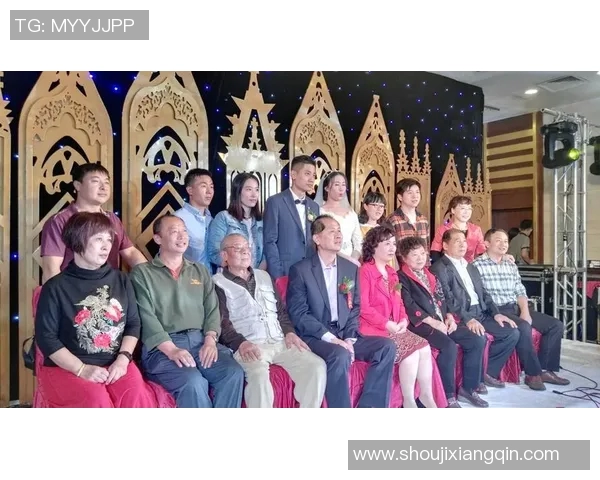 足球明星齐聚一堂共庆盛典精彩合影记录难忘瞬间